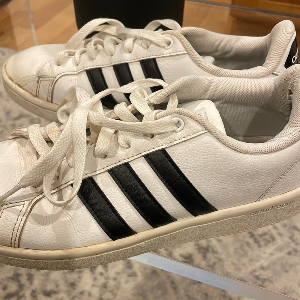 Women’s size 7 Adidas cloudfoam!